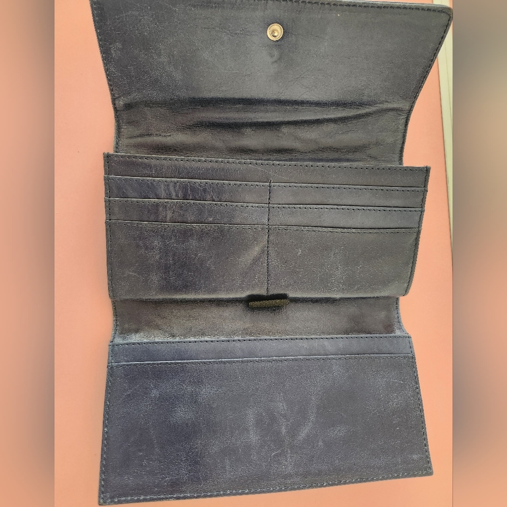 NWOT Badgley Mischka Distressed Look Stadded Wallet - Picture 11 of 15